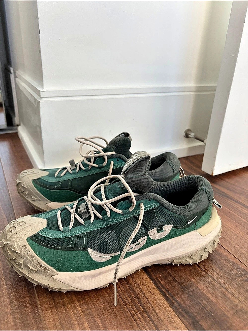 Nike ACG Mountain Fly Sneakers in Green & White Size 9